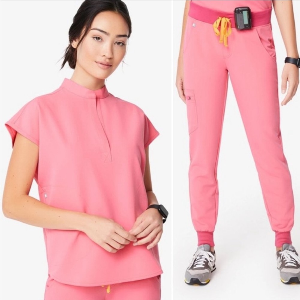 FIGS neon pink bundle!! 2 tops and small zamoras